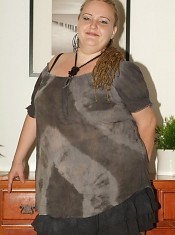 Agnes Eva gulps down a long dong before she parts her thighs wide and gets it in her slit live